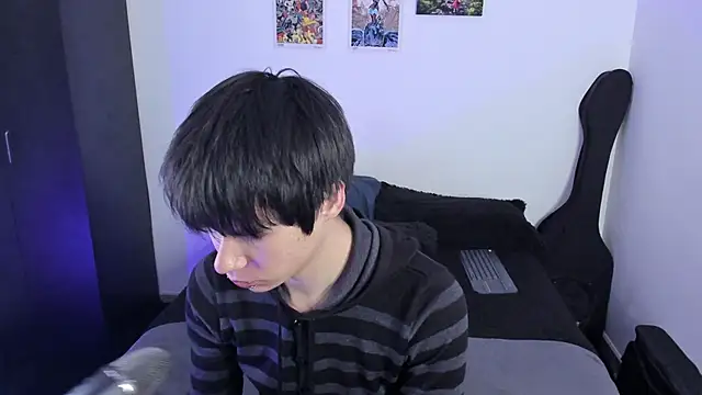 Snapshot of Aventure_Twinks chatting on November 2025 03:33:02 AM Aventure Twinks online show from November 2025 03:33:02 AM