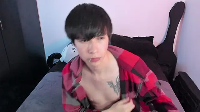 Snapshot of Aventure_Twinks chatting on November 2025 01:43:01 AM Aventure Twinks online show from November 2025 01:43:01 AM