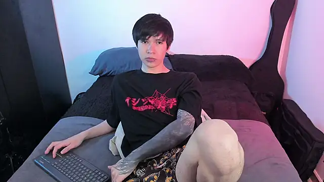 Snapshot of Aventure_Twinks chatting on November 2025 07:29:02 PM Aventure Twinks online show from November 2025 07:29:02 PM