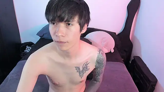 Snapshot of Aventure_Twinks chatting on November 2025 12:58:02 AM Aventure Twinks online show from November 2025 12:58:02 AM