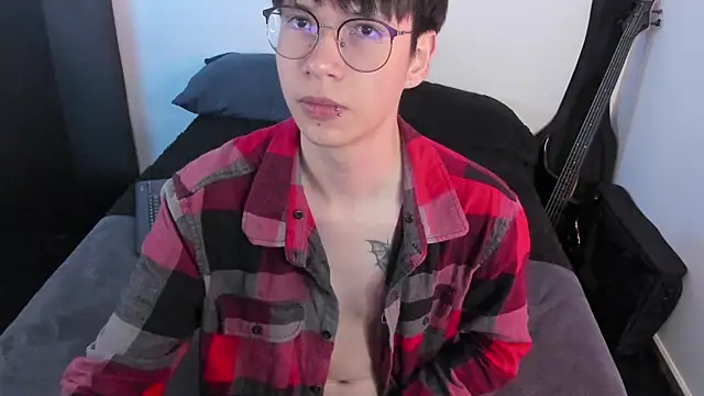 Snapshot of Aventure_Twinks chatting on June 2026 05:12:01 AM Aventure Twinks online show from June 2026 05:12:01 AM