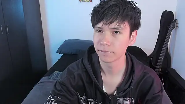 Snapshot of Aventure_Twinks chatting on June 2026 12:05:02 AM Aventure Twinks online show from June 2026 12:05:02 AM