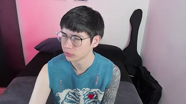 Snapshot of Aventure_Twinks chatting on January 2026 06:55:02 PM Aventure Twinks online show from January 2026 06:55:02 PM