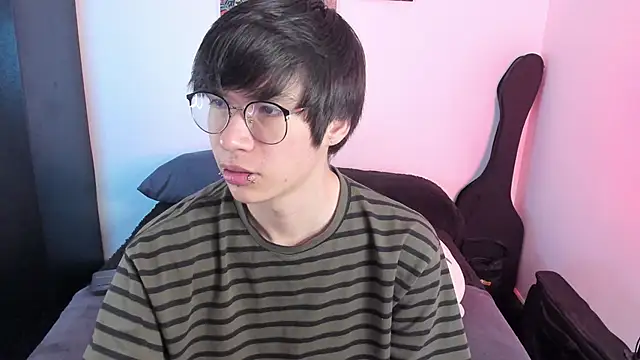 Snapshot of Aventure_Twinks chatting on December 2025 05:11:01 PM Aventure Twinks online show from December 2025 05:11:01 PM