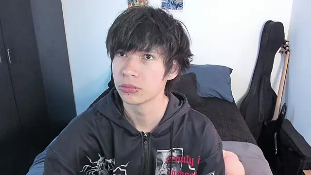Aventure Twinks online show from May 2026 12:25:01 AM
