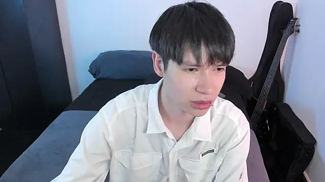 Snapshot of Aventure_Twinks chatting on June 2026 10:18:02 PM Aventure Twinks online show from June 2026 10:18:02 PM