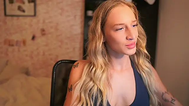 Nicolette  Shea  online show from November 2025 08:51:02 AM