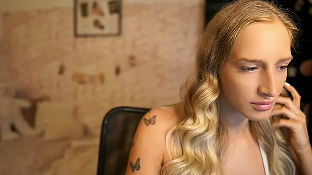 Nicolette  Shea  online show from October 2025 08:35:02 AM