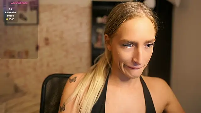 Nicolette  Shea  online show from October 2025 07:53:02 AM