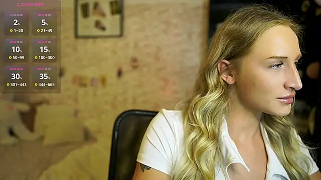 Nicolette  Shea  online show from October 2025 02:18:02 PM