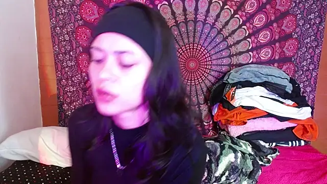 AbbySccott online show from April 2026 01:18:01 PM