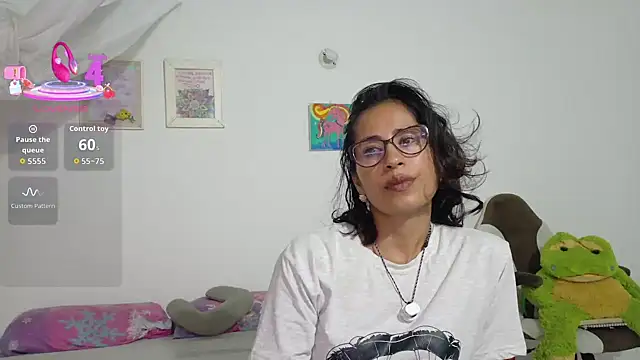 Snapshot of fantasty_nylon chatting on June 2026 10:26:01 PM fantasty nylon online show from June 2026 10:26:01 PM