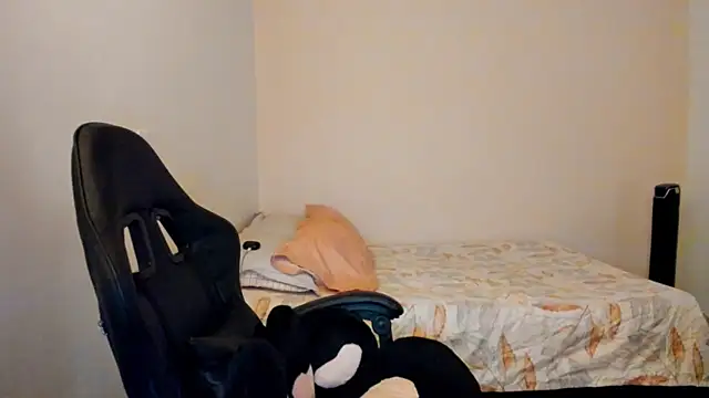 nina pons online show from April 2026 10:28:02 PM