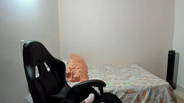 nina pons online show from April 2026 08:24:02 PM