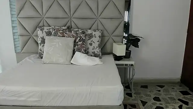 nina pons online show from October 2025 09:24:02 PM