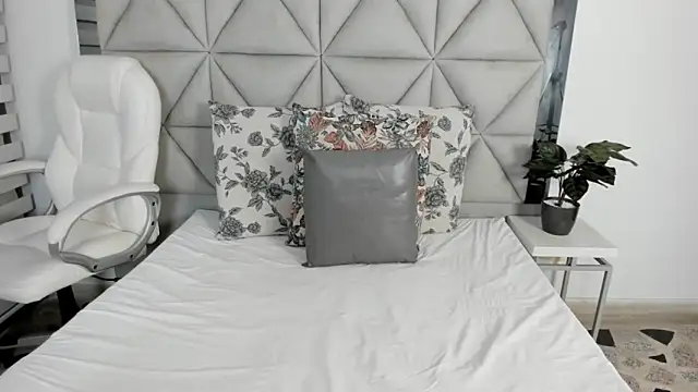 nina pons online show from March 2025 11:31:01 PM