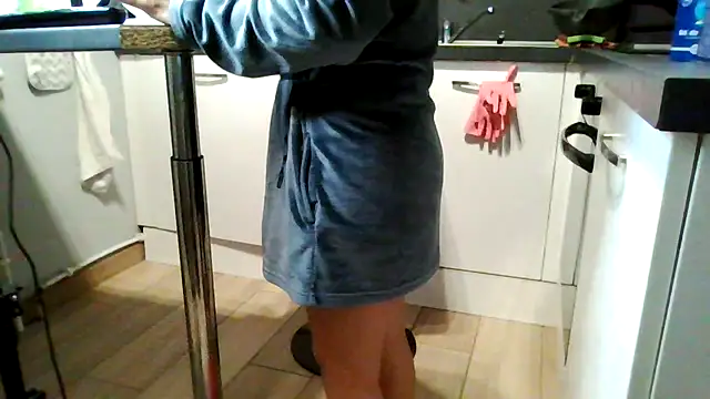 Snapshot of petite-Alondra chatting on February 2026 08:17:02 PM petite-Alondra online show from February 2026 08:17:02 PM