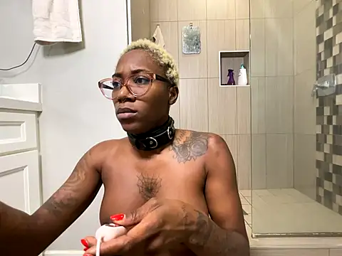 VixenCapri online show from December 2025 07:05:02 PM