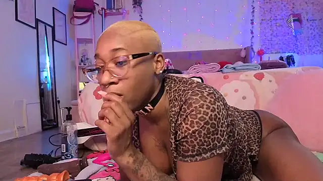 VixenCapri online show from April 2026 06:03:02 PM