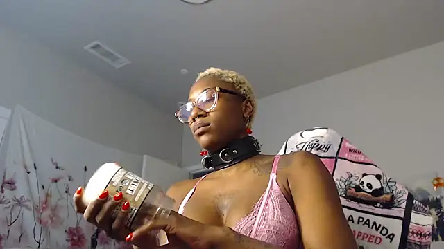 VixenCapri online show from December 2025 10:57:02 PM