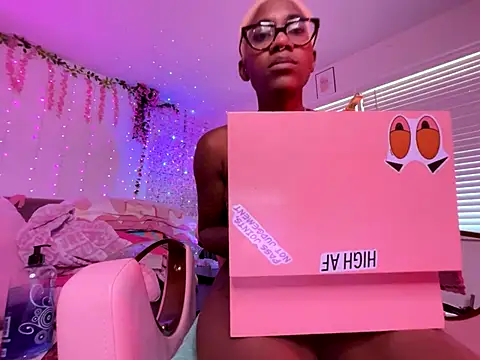 VixenCapri online show from October 2025 05:46:01 PM