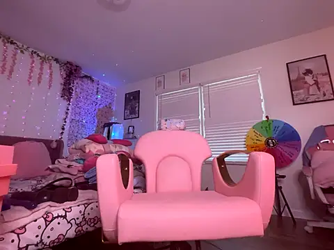 VixenCapri online show from October 2025 06:52:02 PM