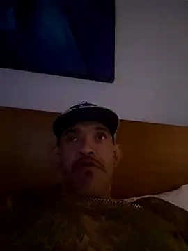 RoodoggXL online show from November 2025 06:47:02 PM