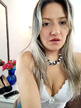 valeriahunter1 online show from December 2025 08:43:02 PM