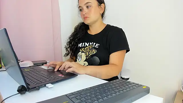 kattypinkk online show from February 2026 10:07:02 PM