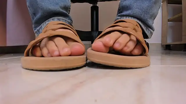 kattypinkk online show from April 2026 07:19:01 PM