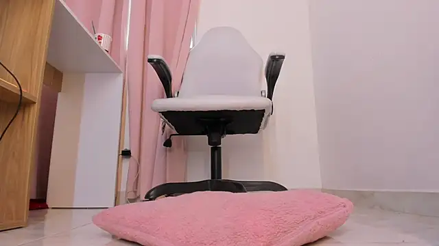 kattypinkk online show from April 2026 09:39:33 PM