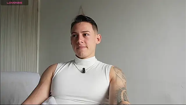 Snapshot of Muscle_King_Cum chatting on June 2026 01:17:02 PM Muscle King Cum online show from June 2026 01:17:02 PM