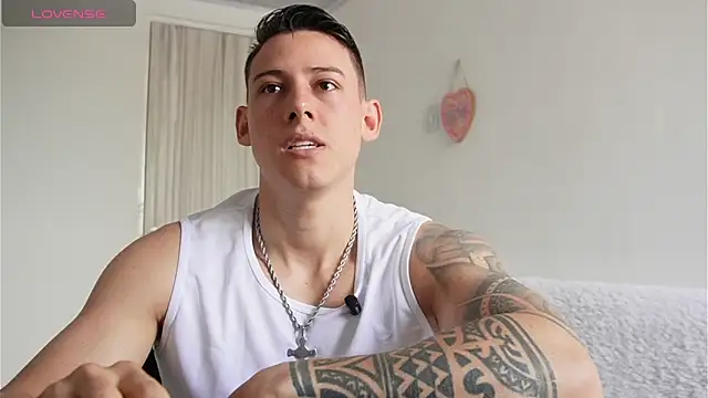 Snapshot of Muscle_King_Cum chatting on April 2026 03:02:01 PM Muscle King Cum online show from April 2026 03:02:01 PM