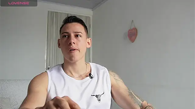 Snapshot of Muscle_King_Cum chatting on April 2026 01:15:02 PM Muscle King Cum online show from April 2026 01:15:02 PM