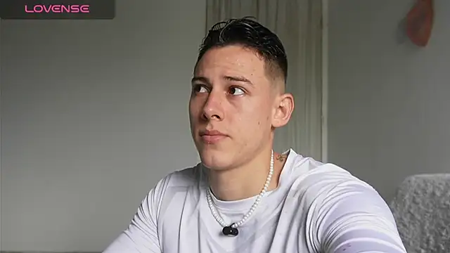 Snapshot of Muscle_King_Cum chatting on July 2026 01:30:02 PM Muscle King Cum online show from July 2026 01:30:02 PM