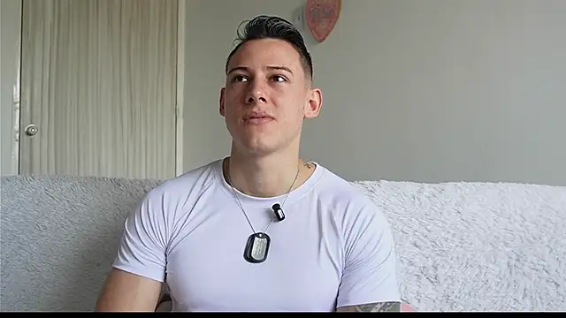 Snapshot of Muscle_King_Cum chatting on May 2026 02:42:01 PM Muscle King Cum online show from May 2026 02:42:01 PM