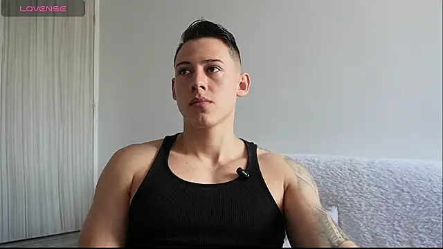 Snapshot of Muscle_King_Cum chatting on April 2026 02:46:01 PM Muscle King Cum online show from April 2026 02:46:01 PM