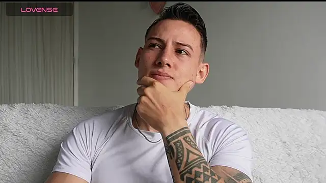 Snapshot of Muscle_King_Cum chatting on May 2026 02:01:01 PM Muscle King Cum online show from May 2026 02:01:01 PM