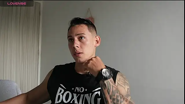 Snapshot of Muscle_King_Cum chatting on July 2026 01:39:02 PM Muscle King Cum online show from July 2026 01:39:02 PM