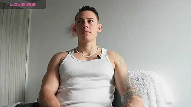 Snapshot of Muscle_King_Cum chatting on May 2026 02:13:02 PM Muscle King Cum online show from May 2026 02:13:02 PM