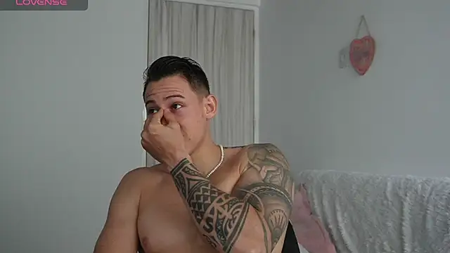 Snapshot of Muscle_King_Cum chatting on May 2026 01:54:01 PM Muscle King Cum online show from May 2026 01:54:01 PM