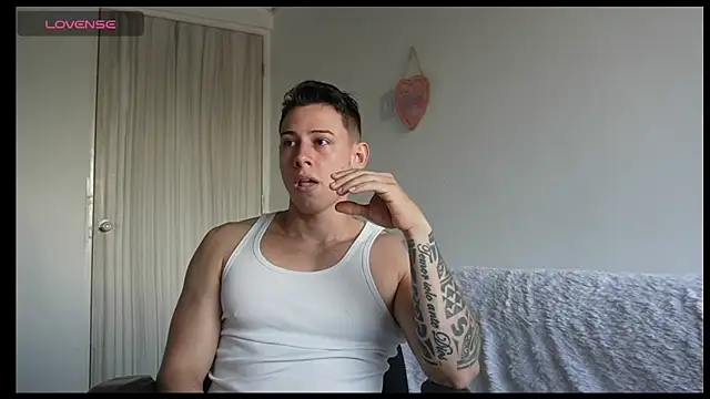 Snapshot of Muscle_King_Cum chatting on June 2026 01:55:02 PM Muscle King Cum online show from June 2026 01:55:02 PM