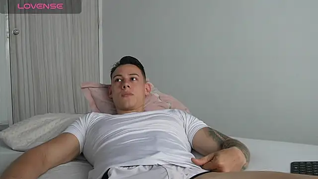 Snapshot of Muscle_King_Cum chatting on July 2026 02:14:01 PM Muscle King Cum online show from July 2026 02:14:01 PM