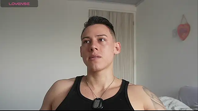 Snapshot of Muscle_King_Cum chatting on May 2026 01:27:01 PM Muscle King Cum online show from May 2026 01:27:01 PM