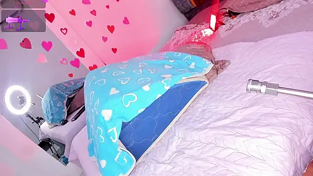 Hilary Smile  online show from November 2025 08:02:02 PM