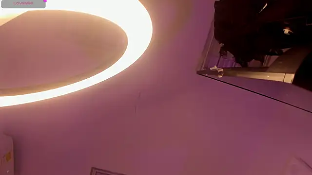 Hilary Smile  online show from November 2025 07:39:01 PM