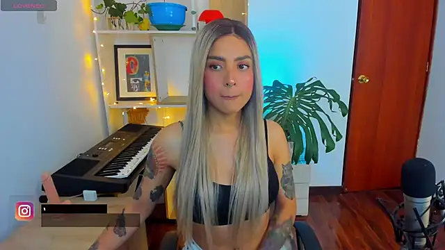 Yeriawaddell  online show from December 2024 05:44:02 PM