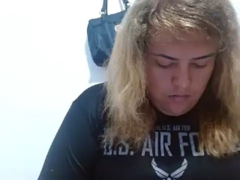 KIARAMARSHALLWELLZ online show from February 2025 11:51:01 AM