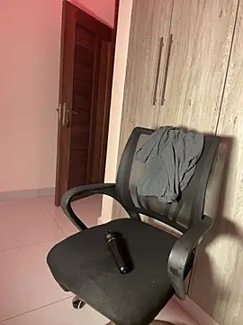 Candiey001 online show from April 2026 08:59:01 PM