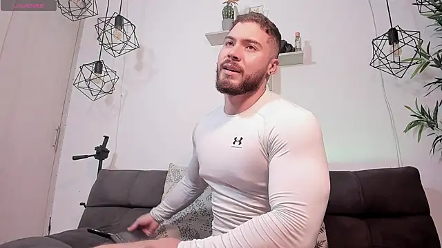 SebastianVilla  online show from March 2025 09:18:02 PM